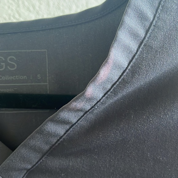 Fig small scrub top small bleach stain - Picture 2 of 3